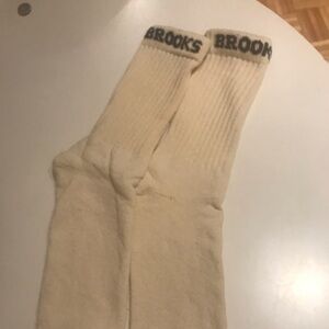 5/15$ Brooks socks nwot​